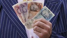 Britanijos banknotai yra unikalūs. / Lucy North / AP