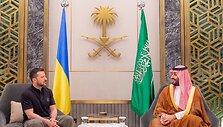 V. Zelenskis: Saudo Arabijos sosto įpėdiniu aptarė pasirengimą taikos vir&scaron;ūnių susitikimui / AHMED NURELDINE / AFP