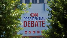 J. Bideno ir D. Trumpo debatų reklamos Atlantoje. / Megan Varner / REUTERS