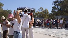 Pietų Europoje &ndash; kar&scaron;čio banga: Graikijoje uždarytas Akropolis / Petros Giannakouris / AP