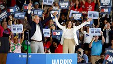 Įsibėgėja K. Harris ir T. Walzo rinkimų kampanija: &bdquo;Mes esame džiaugsmingi kovotojai&ldquo; / Rebecca Cook / REUTERS