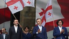Sakartvelo valdančioji partija parei&scaron;kė sieksianti uždrausti pagrindinę opozicinę jėgą / Irakli Gedenidze / REUTERS
