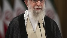 Iranijos auk&scaron;čiausiasis lyderis Ali Khamenei balsuoja. / Sobhan Farajvan / ZUMAPRESS.com
