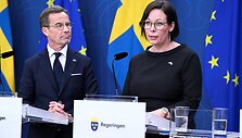 &Scaron;vedijos premjeras Ulf Kristersson pristato naują užsienio reikalų ministrę. / Jessica Gow/TT / via REUTERS
