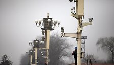 Pietų Korėjos kariai pa&scaron;alino vir&scaron; tūkstančio Kinijoje pagamintų vaizdo stebėjimo kamerų / NIR ELIAS / REUTERS