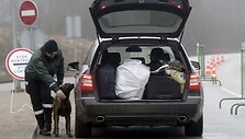 Latvijos Saeima uždraudė į &scaron;alį įvažiuoti Baltarusijoje registruotiems automobiliams / Ints Kalnins / REUTERS