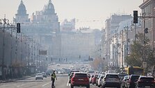 Kyjivą apgaubus oro tar&scaron;ai gyventojams rekomenduojama neiti į lauką / Gleb Garanich / REUTERS