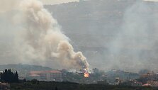 Dūmai kyla Pietų Libane po Izraelio smūgių. / Aziz Taher / REUTERS