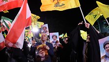 Iraniečiai &scaron;venčia gatvėje po IRGC atakos prie&scaron; Izraelį. / Majid Asgaripour / via REUTERS