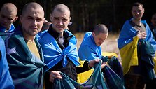 Ukrainoje &ndash; tyrimas dėl įtariamų Rusijos įvykdytų egzekucijų 4 karo belaisviams / UKRAINIAN PRESIDENTIAL PRESS SER / via REUTERS