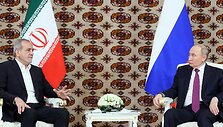 Irano prezidentas Masoudas Pezeshkianas ir Rusijos vadovas Vladimiras Putinas