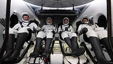 Į Žemę po a&scaron;tuonių mėnesių grįžo keturi TKS užstrigę astronautai / NASA / Getty Images via AFP
