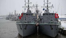 &bdquo;Skalvis&ldquo; (M53) ir &bdquo;Kur&scaron;is&ldquo; (M54) / Lietuvos Karinių jūrų pajėgų nuotr.