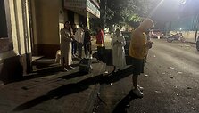 Po signalo apie žemės drebėjimą žmonės i&scaron;ėjo į lauką / Henry Romero / REUTERS