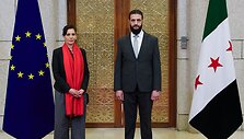 Hadja Lahbib su Ahmedu al Sharaa / - / AFP