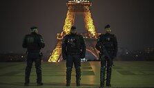 Prancūzijos policininkai prie Eifelio bok&scaron;to / Aurelien Morissard / AP