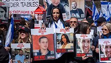 Protestuotojai reikalauja paleisti įkaitus / Syndi Pilar / ZUMAPRESS.com