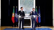 NATO generalinis sekretorius ir Portugalijos premjeras / Rodrigo Antunes / REUTERS