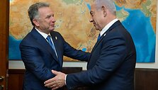 B. Netanyahu su JAV specialiuoju pasiuntiniu Artimuosiuose Rytuose S. Witkoffu / Maayan Toaf/Israel Gpo / ZUMAPRESS.com