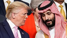 D. Trumpas kalbasi su Saudo Arabijos princu  Mohammedu bin Salmanu / Kevin Lamarque / REUTERS