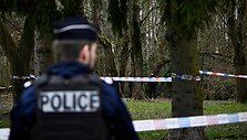 Policija vykdo paie&scaron;ką / JULIEN DE ROSA / AFP
