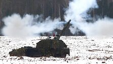 &Scaron;auktinių koviniai &scaron;audymai i&scaron; voki&scaron;kų haubicų / Lietuvos kariuomenės nuotr.