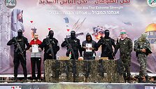 Izraelio įkaitų perdavimas / Hatem Khaled / REUTERS