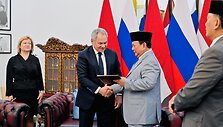 Sergejus &Scaron;oigu ir Prabowo Subianto / HANDOUT / AFP