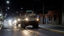 Karinis konvojus Čilėje paskelbus nepaprastąją padėtį / JAVIER TORRES / AFP