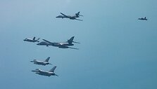 JAV bombone&scaron;iai B-1B / HANDOUT / AFP