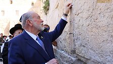 Mike'as Huckabee / Western Wall Heritage Foundation / ZUMAPRESS.com