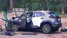 Lietuvis &bdquo;Bolt Drive&ldquo; automobiliu taranavo fizinį barjerą su Baltarusija / VSAT nuotr.