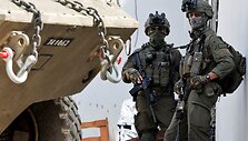 Izraelio kariai Vakarų Krante / Raneen Sawafta / REUTERS