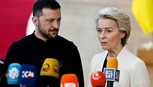 EK pirmininkė Ursula von der Leyen su V. Zelenskiu / Stephanie Lecocq / REUTERS