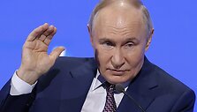 Maxim Shemetov / AP