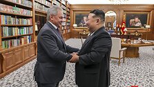S. &Scaron;oigu su Kim Jong Unu /  / AP