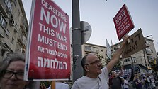 Baz Ratner / AP