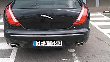Jaroslavo nuotrauka daryta 2013 m. vasarą. JAGUAR stovi neįgaliųjų vietoje.