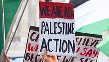 Aktyvistų grupės &bdquo;Palestine Action&ldquo; plakatas / Vuk Valcic / ZUMAPRESS.com