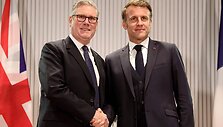 Keiras Starmeris ir Emmanuelis Macronas / TERESA SUAREZ / AFP