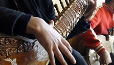 Afganistanietė groja liaudies instrumentu  / Musadeq Sadeq / AP