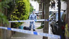 Policija prie K. Starmerio namo  / James Manning / AP