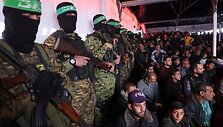 &bdquo;Hamas&ldquo; kovotojai ir palestiniečiai / BASHAR TALEB / AFP