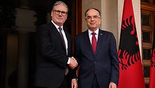 K. Starmeris Albanijoje / LEON NEAL / AFP
