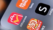 Kinijos internetinės prekybos programėlės / KIRILL KUDRYAVTSEV / AFP
