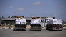 JT sunkvežimiai su humanitarine pagalba&nbsp; / Ohad Zwigenberg / AP