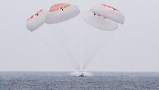 Kapsulės nusileidimas į vandenyną  / KEEGAN BARBER / AFP