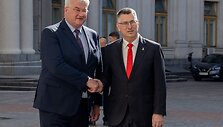 Andrijus Sybiha ir Gideonas Saaras / TETIANA DZHAFAROVA / AFP