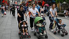Mamos su vaikais Pekine / WANG ZHAO / AFP