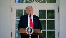 Donaldas Trumpas / Allison Robbert - Pool via CNP / ZUMAPRESS.com